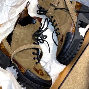 LAUREATE PLATFORM DESERT BOOT